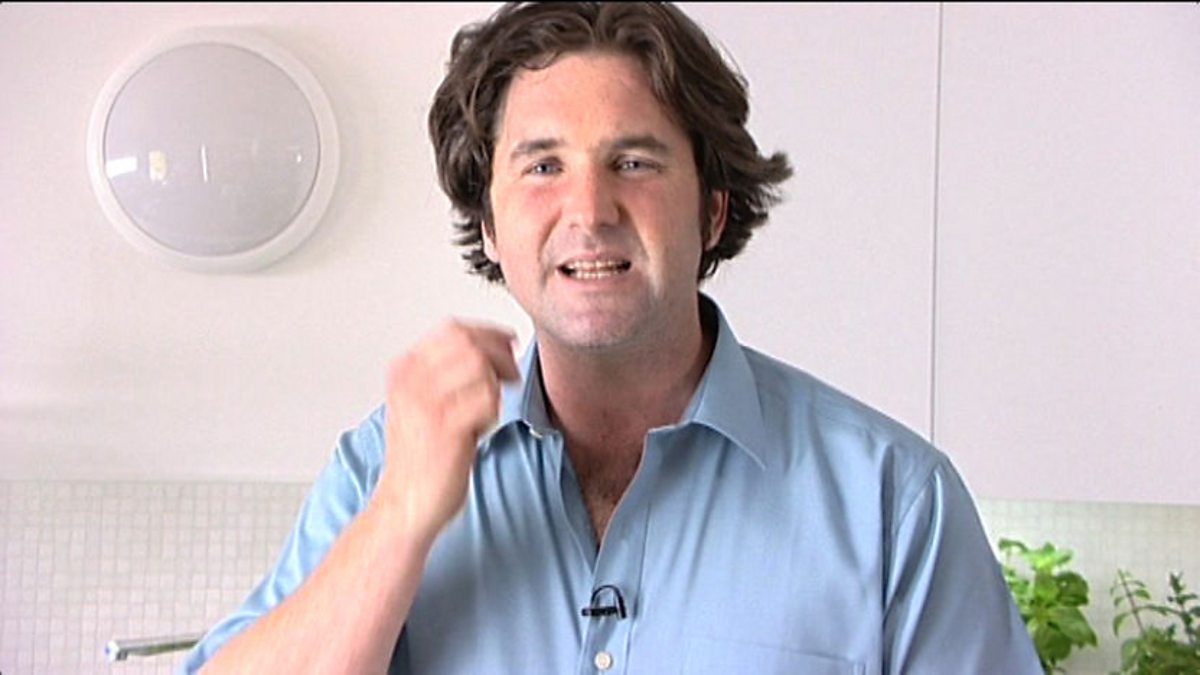 BBC BBC Food, Techniques, Preparing and cleaning chicken livers