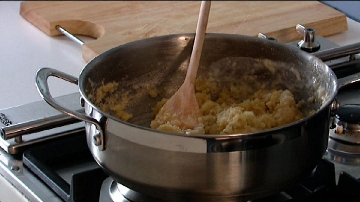 BBC BBC Food, Techniques, Thickening a roux to make béchamel sauce