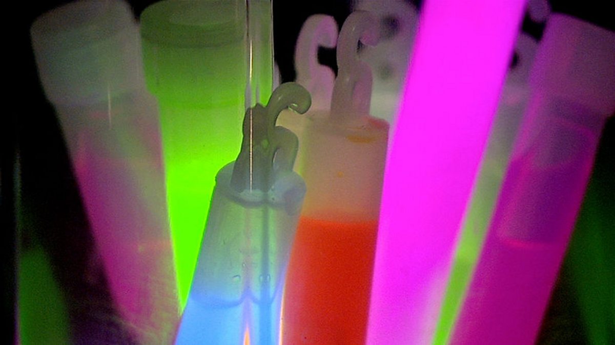 BBC One Bang Goes the Theory, How do glow in the dark materials work?