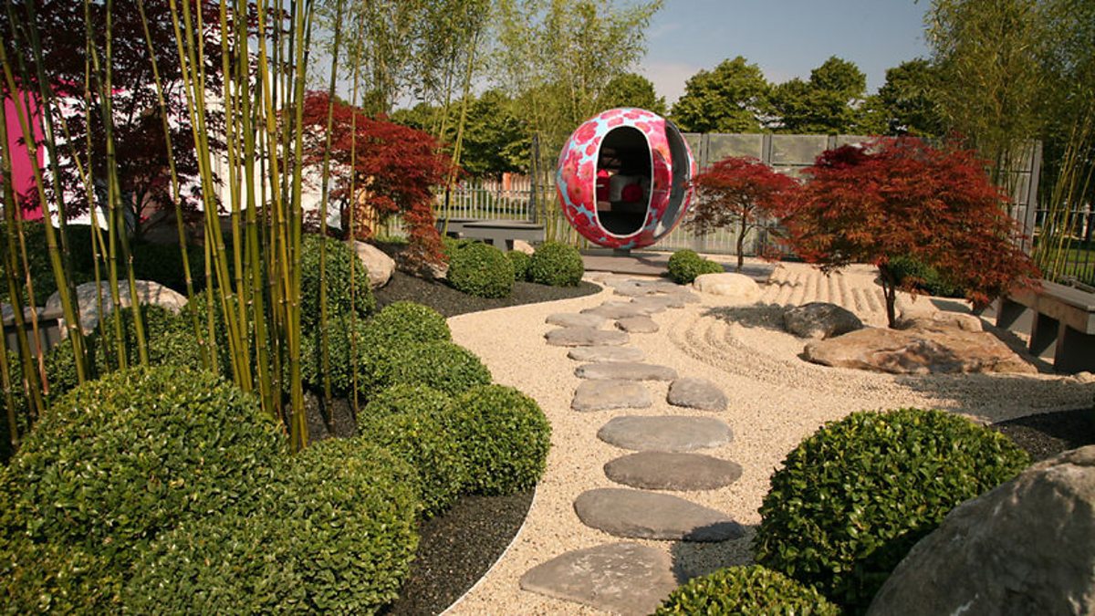 BBC One Hampton Court Palace Garden Festival, 2011, Episode 1, Video