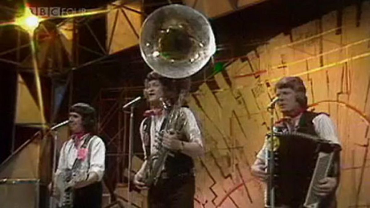 Bbc One Top Of The Pops 10 06 1976 The Wurzels Combine Harvester the wurzels combine harvester
