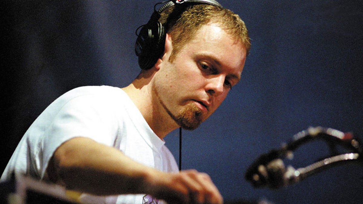 Slide sonoridade melódica dj shadow zn. DJ Shadow. DJ Shadow "Endtroducing". DJ Shadow Endtroducing обложка.