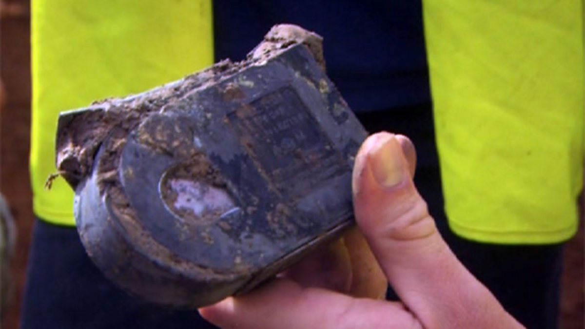 BBC One Dig WW2 with Dan Snow, Episode 2, Mark XII Spitfire found in