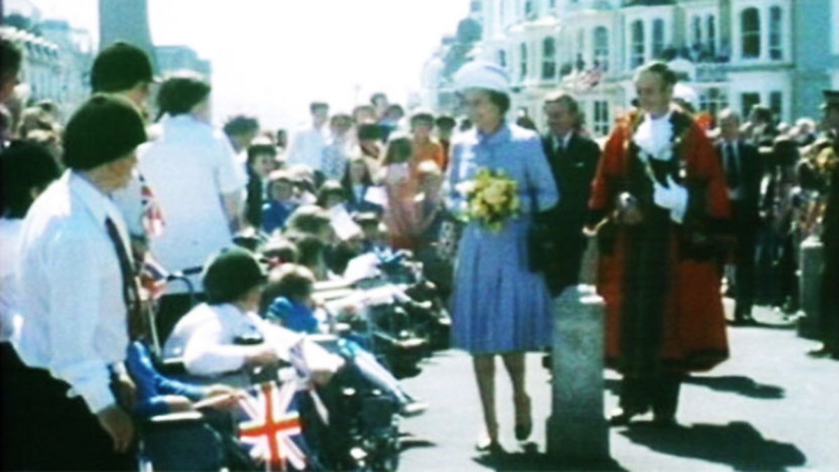 BBC One - BBC Wales Today, Queen Elizabeth II Silver Jubilee tour in Wales:  Harlech Castle and Llandudno ,1977
