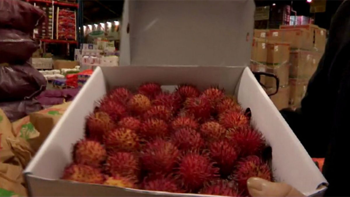 BBC Two The London Markets, The Fruit and Veg Market Inside New