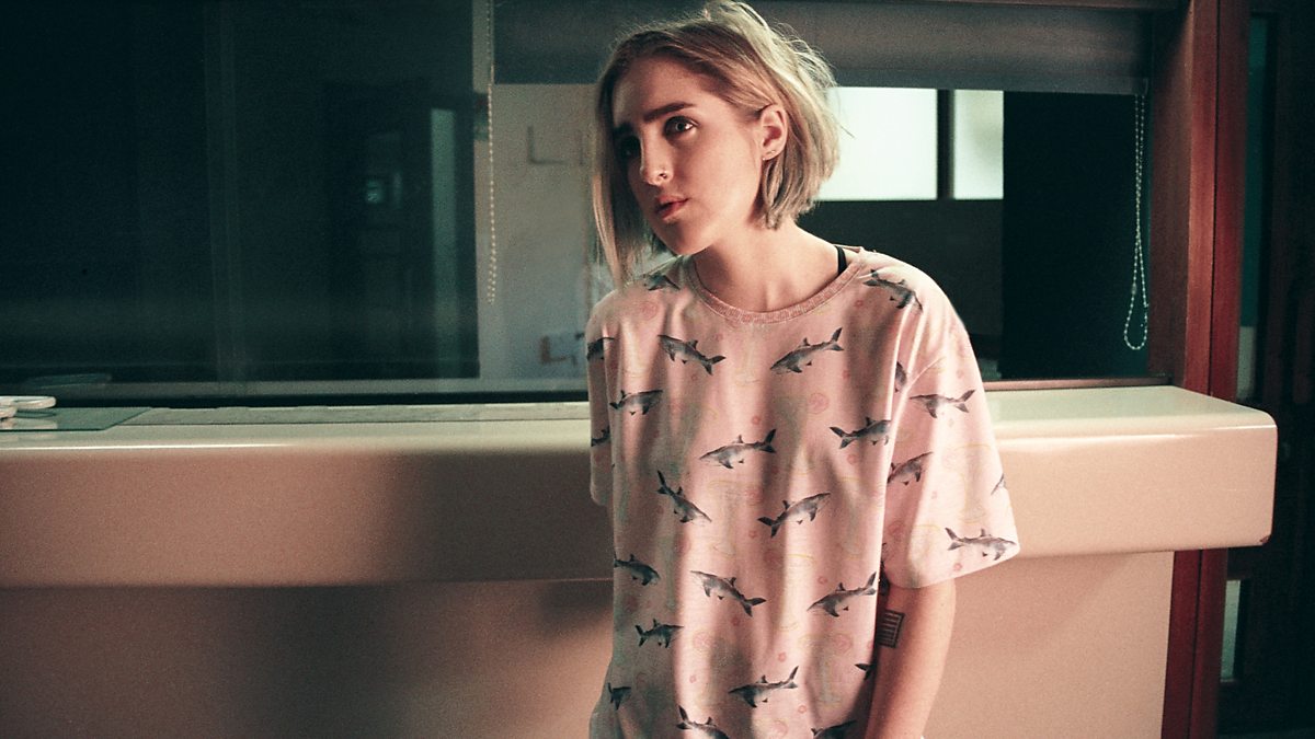 Shura freedom. Shura hands. Shura white light. Shura певица. Shura hands.