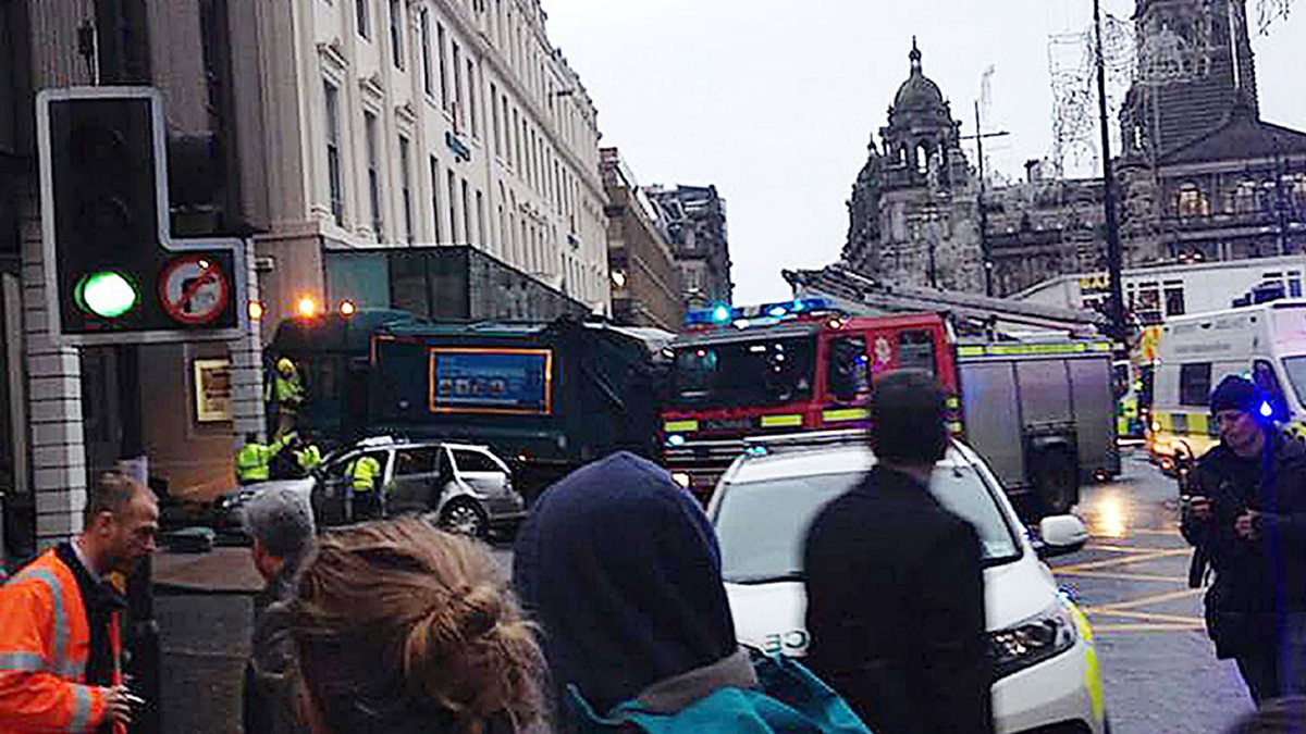 BBC Radio 5 Live 5 Live In Short, Glasgow bin lorry crash was "mayhem"