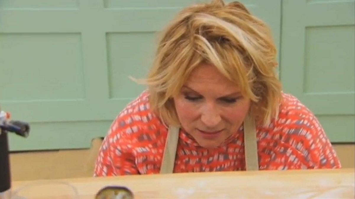 great comic relief bake off s04e01