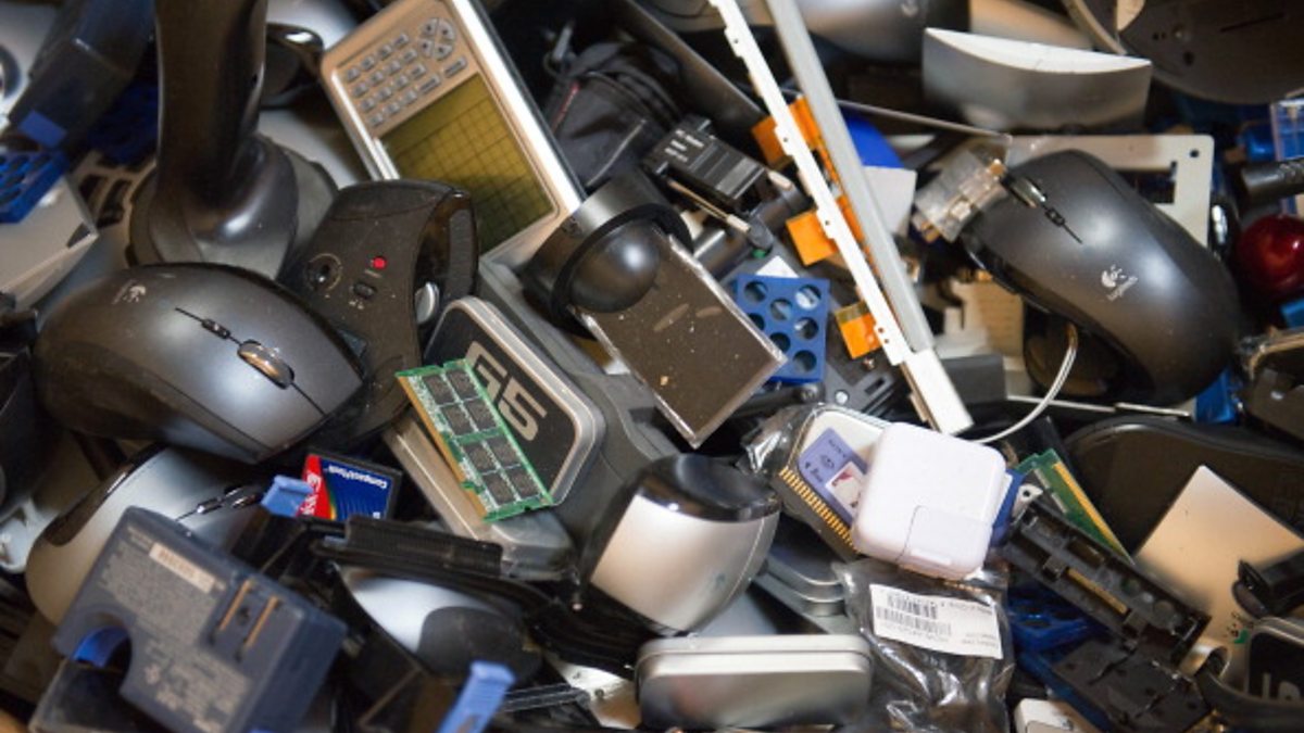 BBC World Service Unexpected Elements, Planned obsolescence