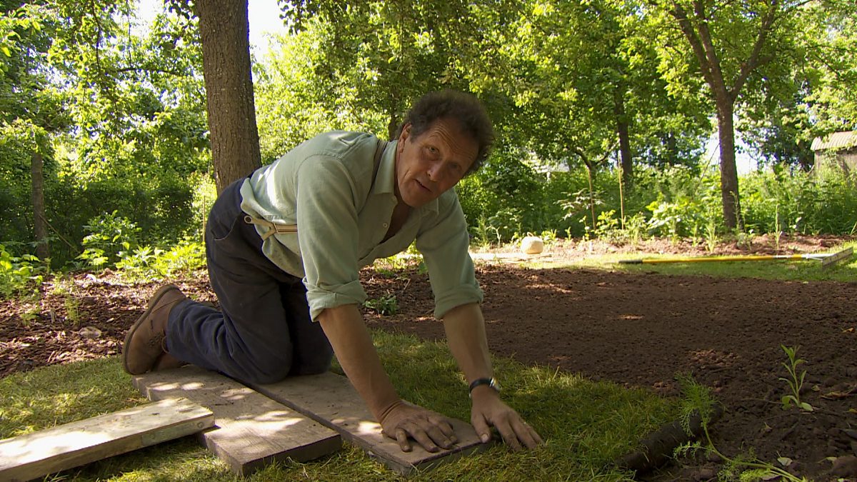 BBC Two Gardeners' World, 2015, Episode 15, How to lay turf
