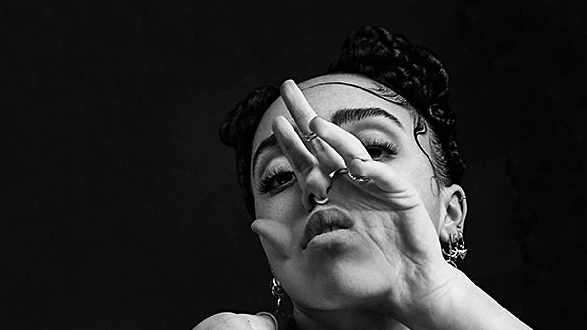 FKA Twigs CAPRISONGS. FKA Twigs фигура.