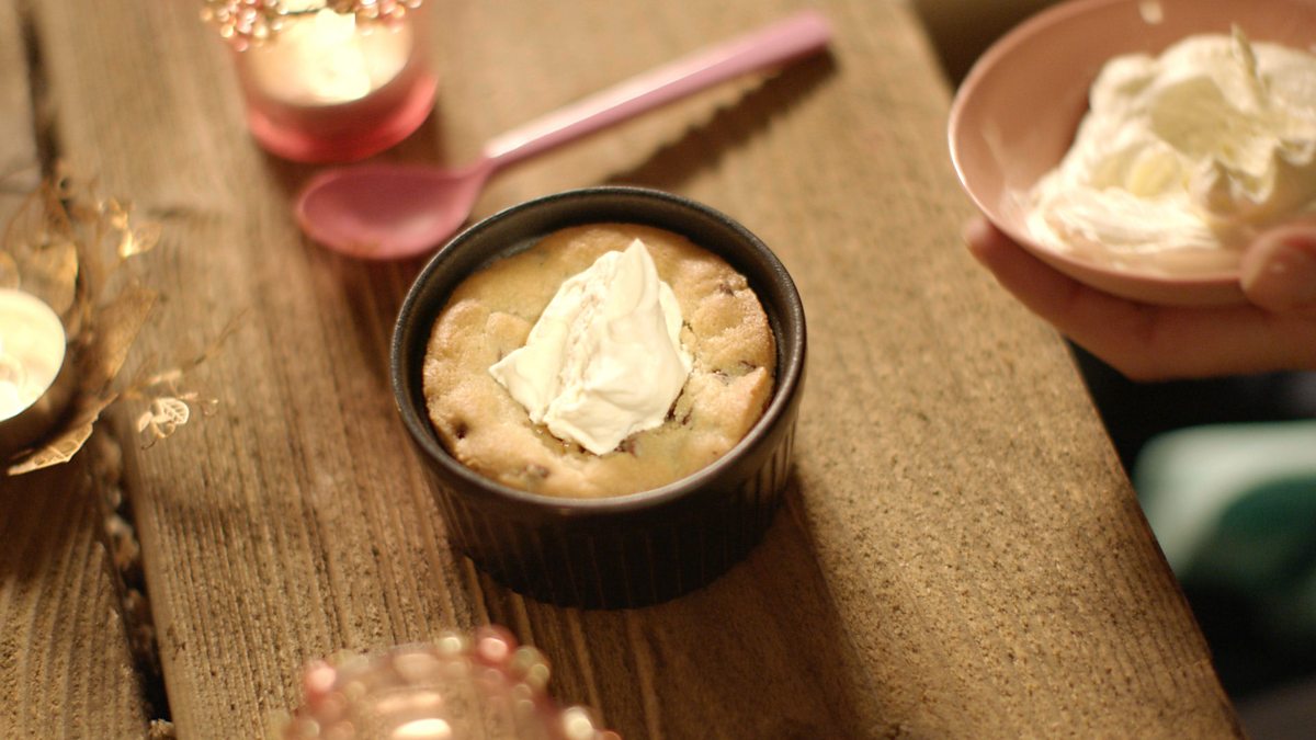 BBC Two Simply Nigella, Episode 5, Chocolate chip cookie dough pots