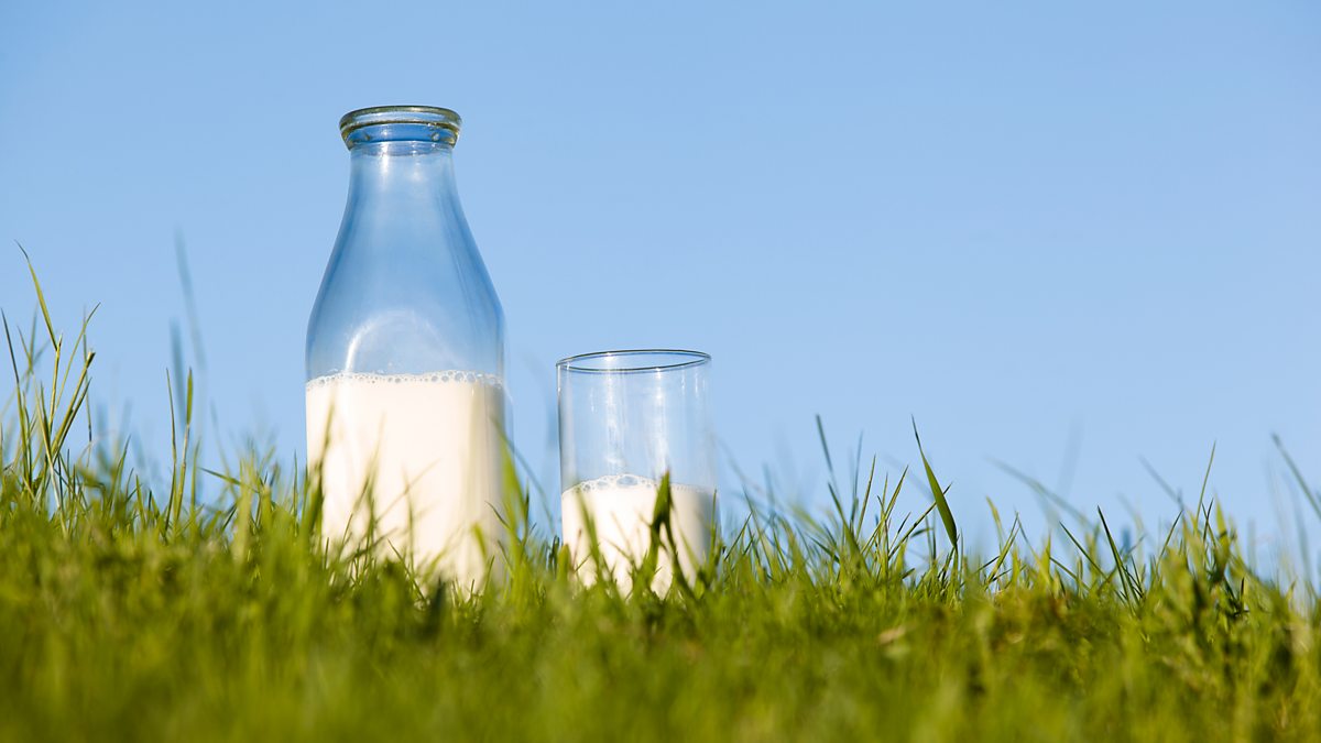Фото молока на зеленом фоне BBC Radio Wales - The Secret Life of Welsh Food, Series 1, Milk, Do you remember