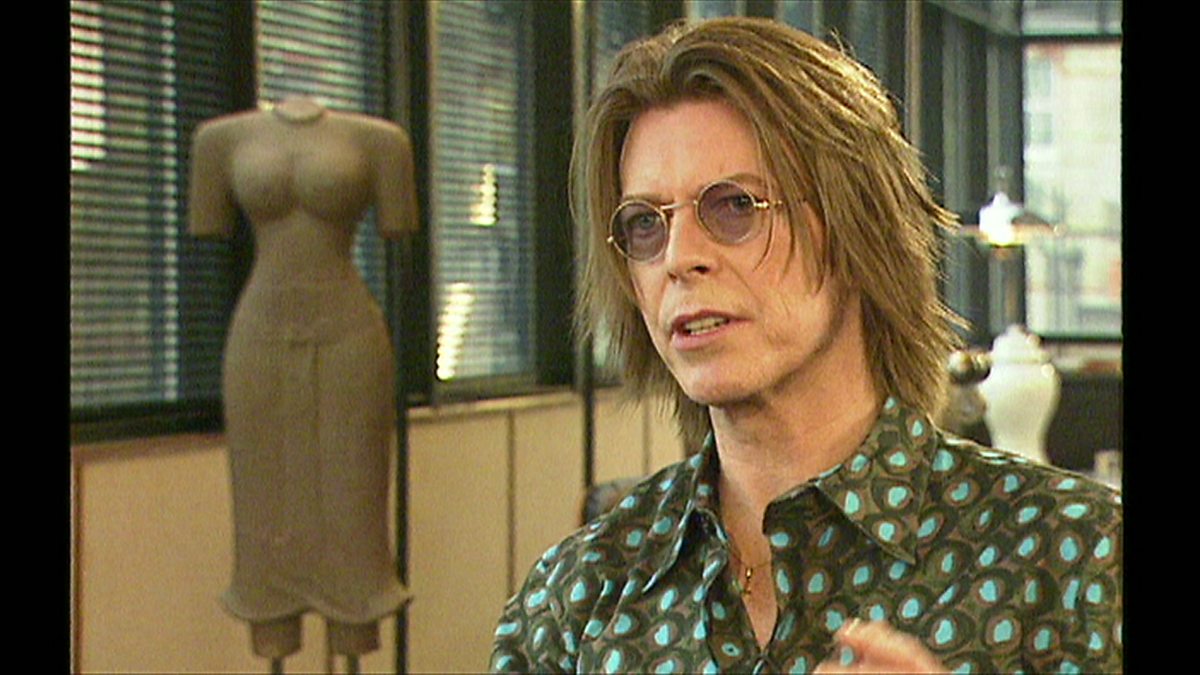 Bowie speaking to Jeremy Paxman on Newsnight