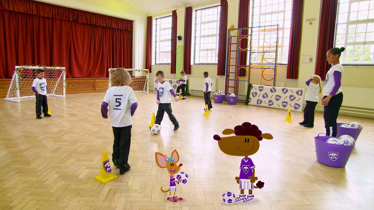 BBC iPlayer Footy Pups Series 1 24. Turning with the Ball