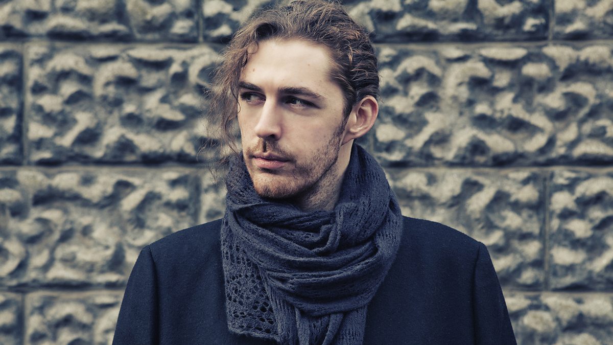 Take me to church оштрафовали. Хозиер. Эндрю Джон Хозиер-Бирн. Hozier торс. Hozier солист.