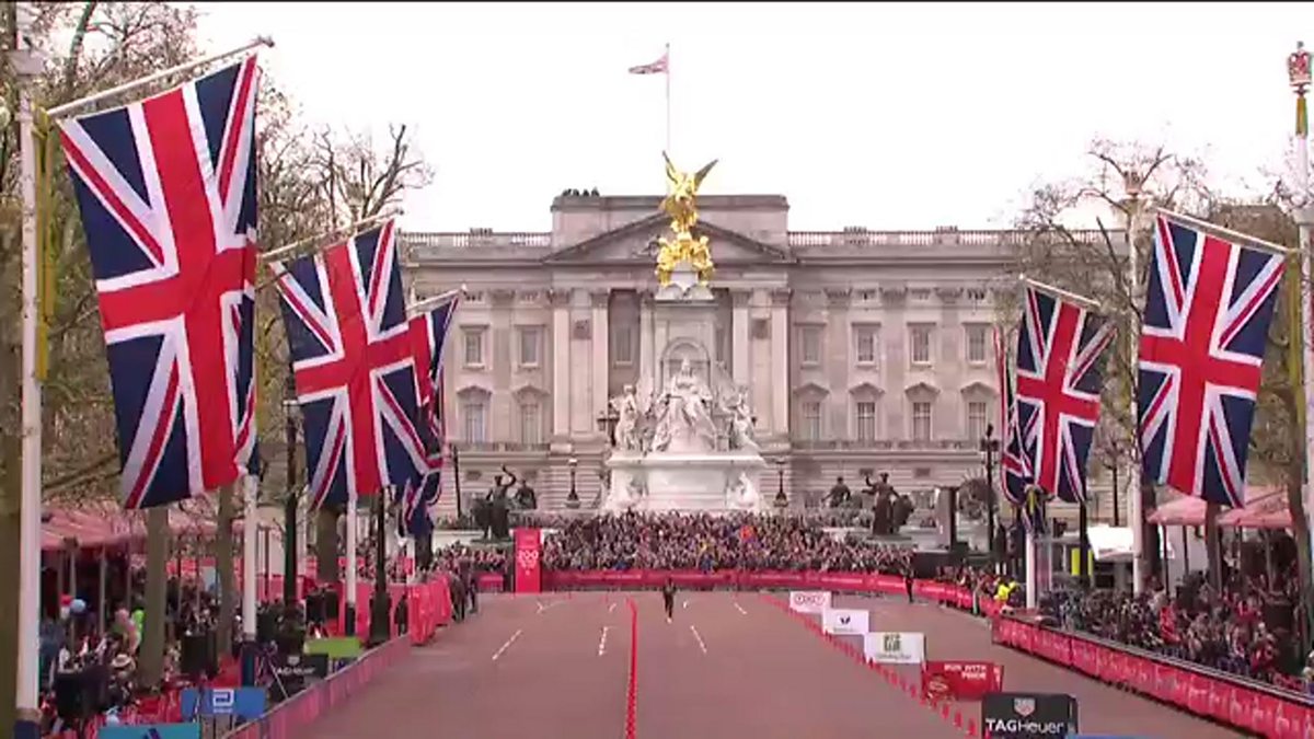 BBC Sport - London Marathon, 2016, Highlights, Kipchoge Sets New Course ...