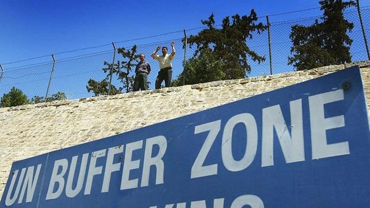 Буферная зона на границе с украиной. Буферная зона на Кипре. Никосия буферная зона. Северный Кипр буферная зона. Демилитаризованная зона Кипр.