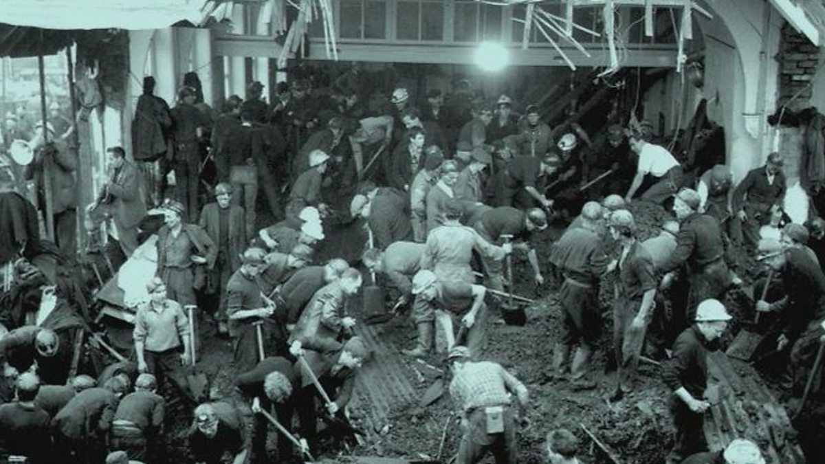 BBC Two Victoria Derbyshire, 21/10/2016, Aberfan disaster The moment