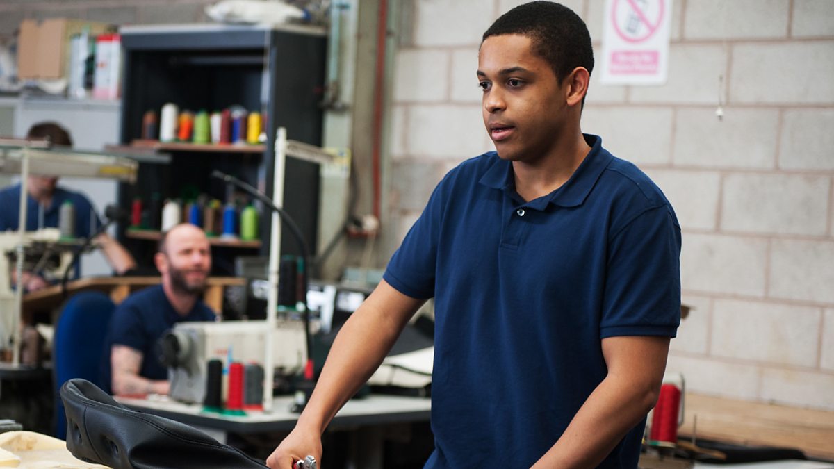 Видео где мальчик управляет в 8 лет. Интересные gif часы. Watch moving on. Asking alexandria into the fire. Watch moving on.