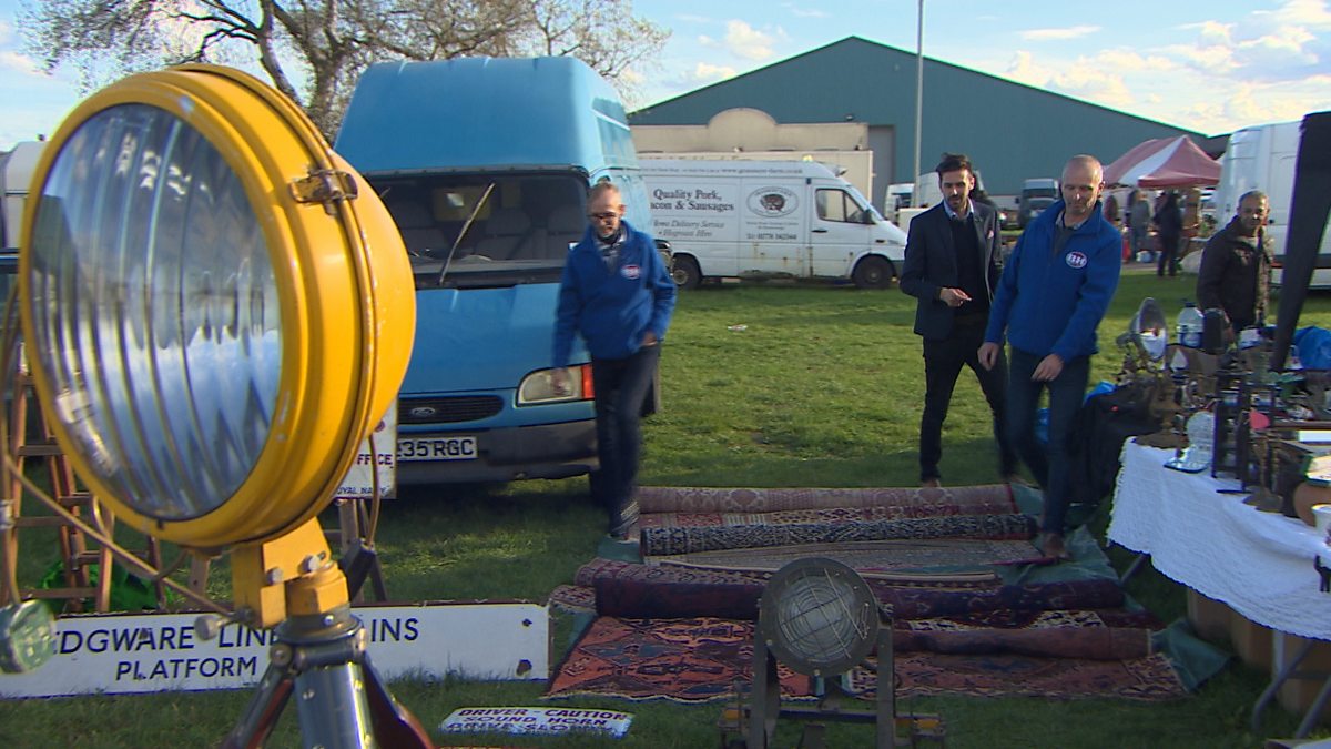 BBC One Bargain Hunt, Series 40, Peterborough 14, Umbrella stand or vase?