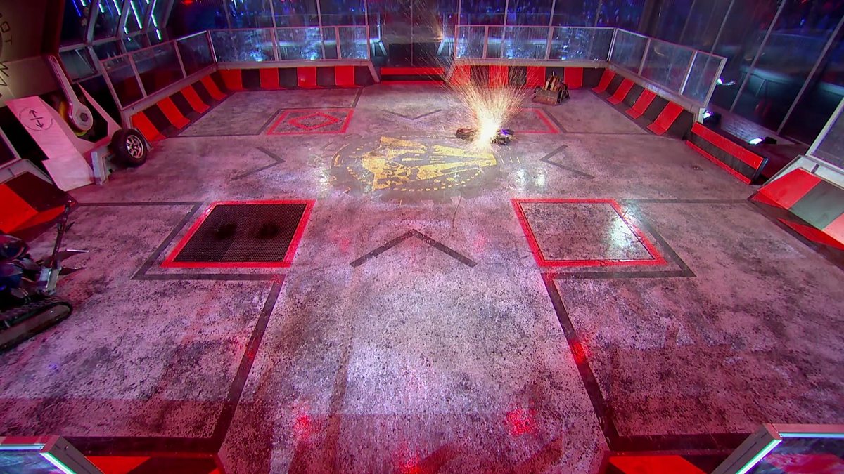 Robot wars battle. Арена Robot Wars шоу. Agron the Robot Wars of the inside of a Moute￼.