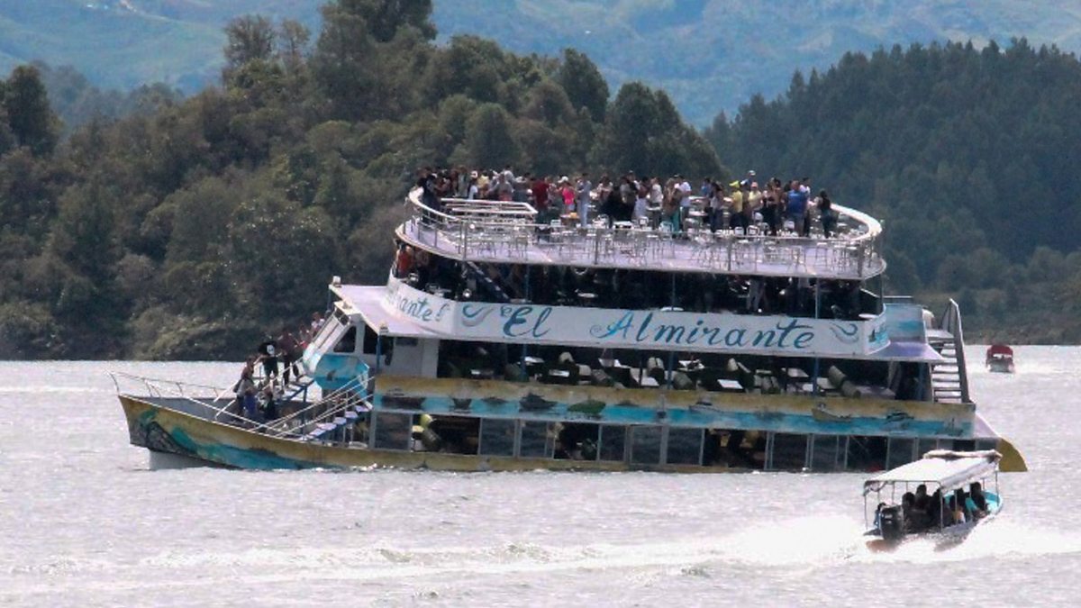 Fill in drive boat touristy monuments catch