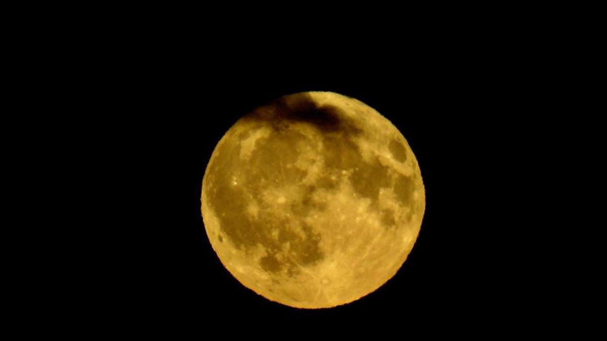 BBC Blogs Springwatch Eight stunning pictures of October's harvest moon