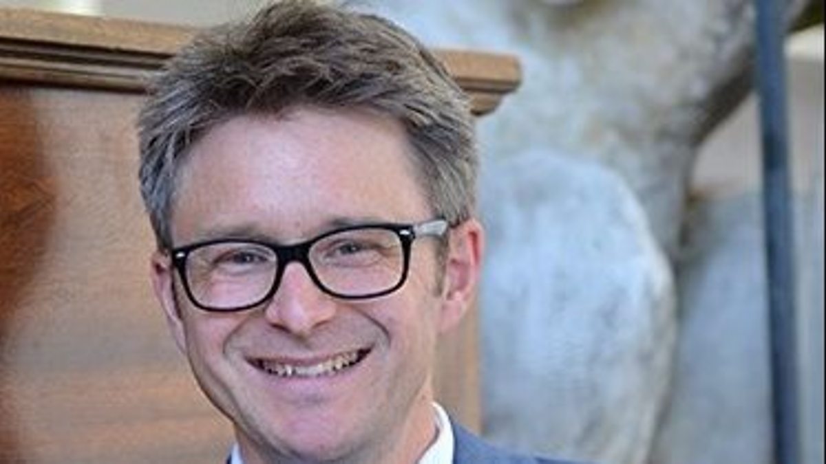 BBC One Flog It! Jonathan Pratt