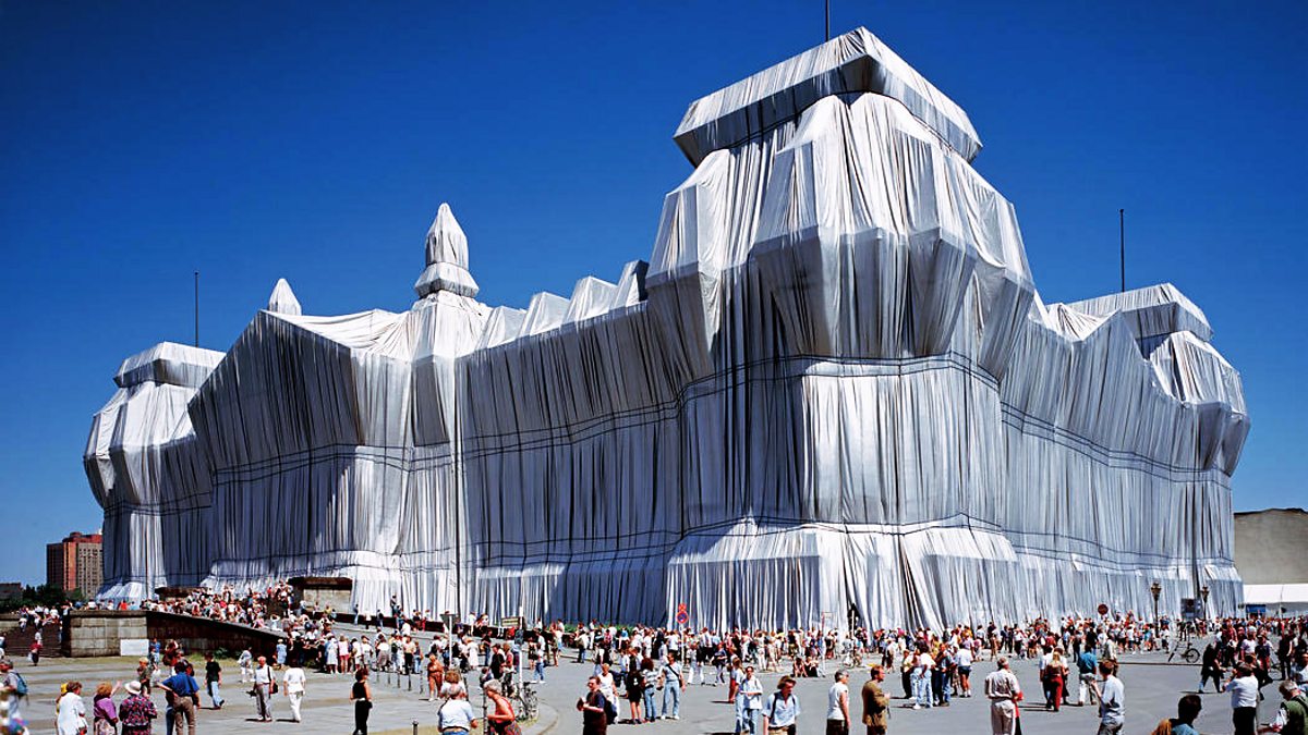 BBC Arts - BBC Arts - Wrap stars: Christo and Jeanne-Claude's 50 years