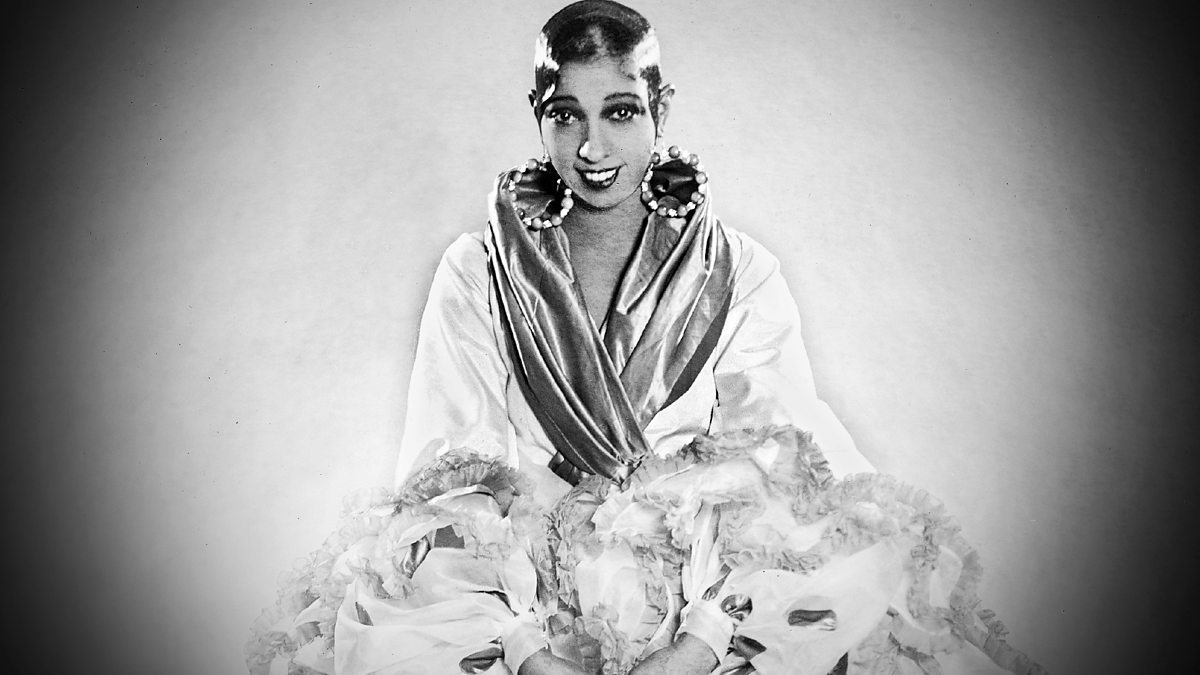 Josephine Baker in top hat, photo Piaz Studios. London, England