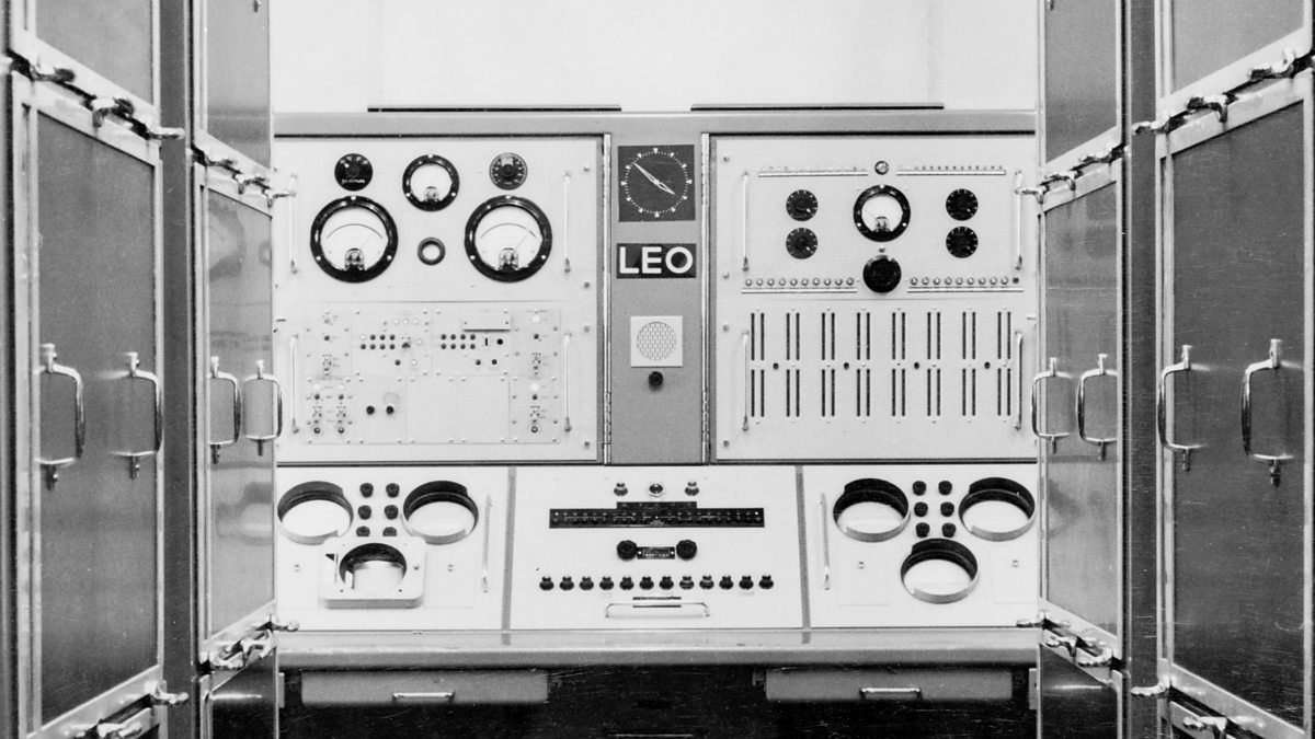 Лео бонарт ведьмак 3. Император лев макелла. Leo computer. Фиат дорама. First leo.