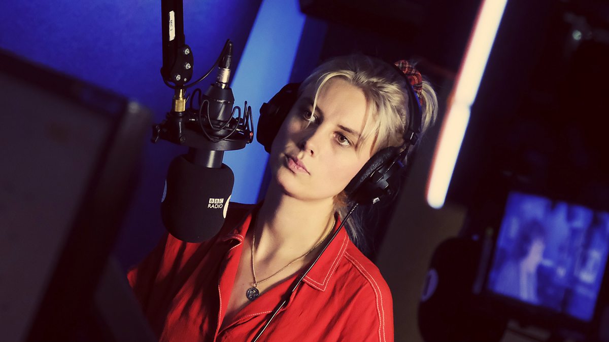 Bbc Radio 1 Radio 1s Future Sounds With Annie Mac Wolf Alice Pick