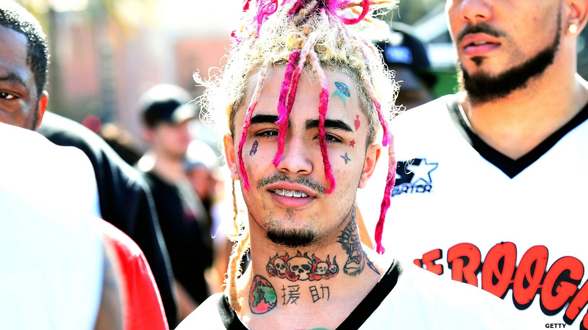 Lil Pump No one recognises rapper on busy Japan street