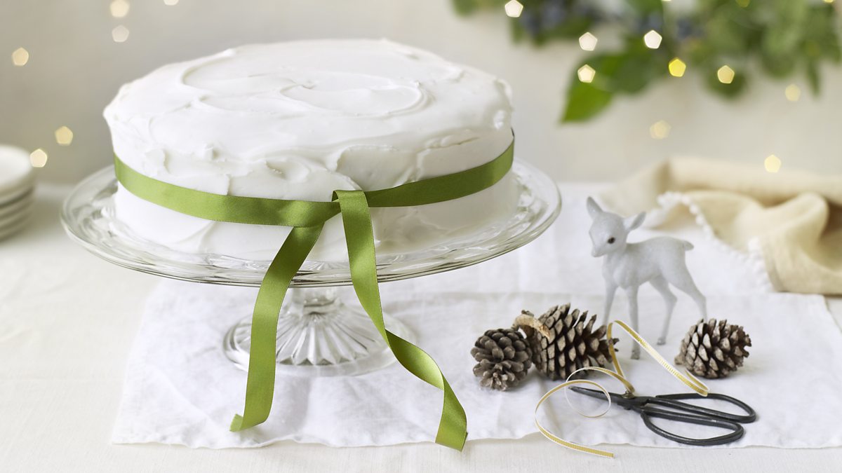 BBC BBC Food, How to ice a Christmas cake with royal icing