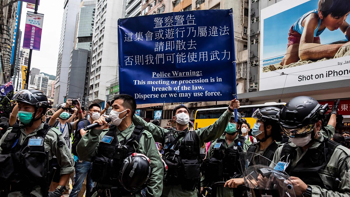 Police and protesters clash in Hong Kong over anti sedition law thumbnail