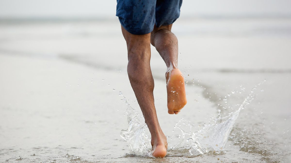 BBC World Service - CrowdScience, Is barefoot running better?