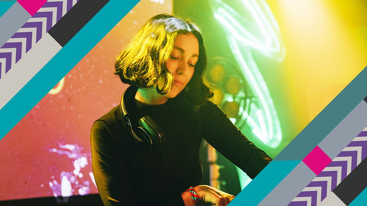 Mary music. Kelly Lee Owens Techno. Iggy рор Live bbc radio6(Mary Anne Hobson. Arpeggio Kelly Lee Owens. Музыка Mary Emily Moni.