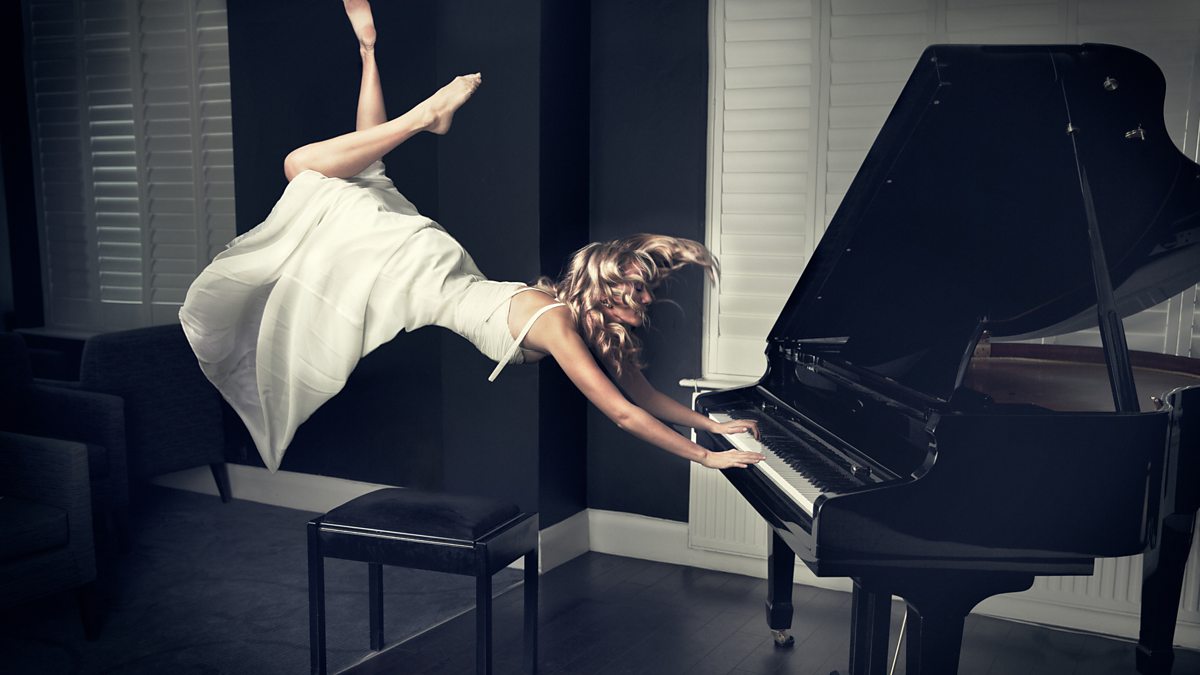 Kate play piano