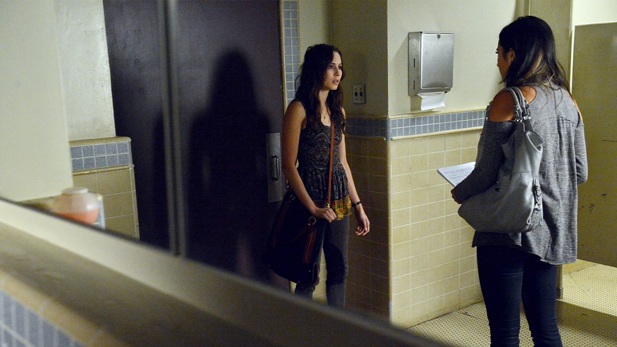 Pretty Little Liars Series 3 17. Out of the Frying Pan, Into the