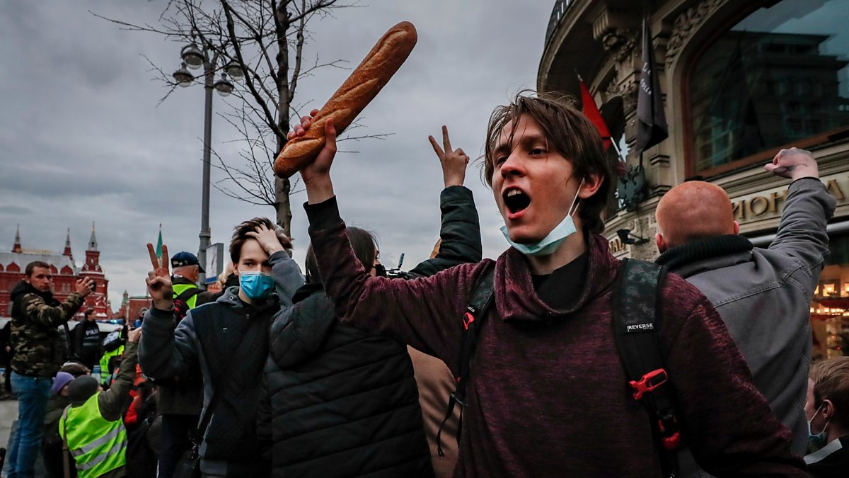 48 часов экстремистов. ФБК митинг. Удачные фото на митинге. Дейли митинг. Навальный экстремист.