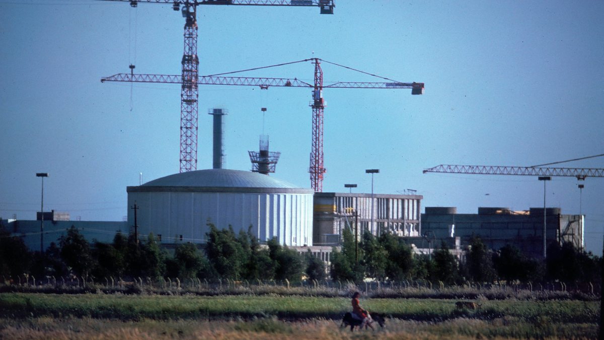 BBC World Service - Witness History, When Israel destroyed Iraq's