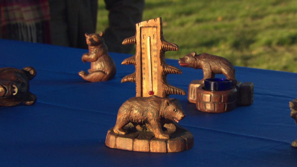 BBC One Bargain Hunt, Series 58, Ardingly 22, Charlie chats to