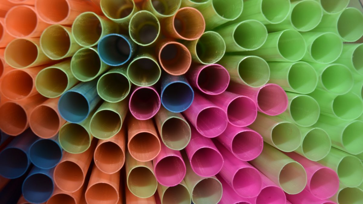 Drinking Straws: How Many Holes?