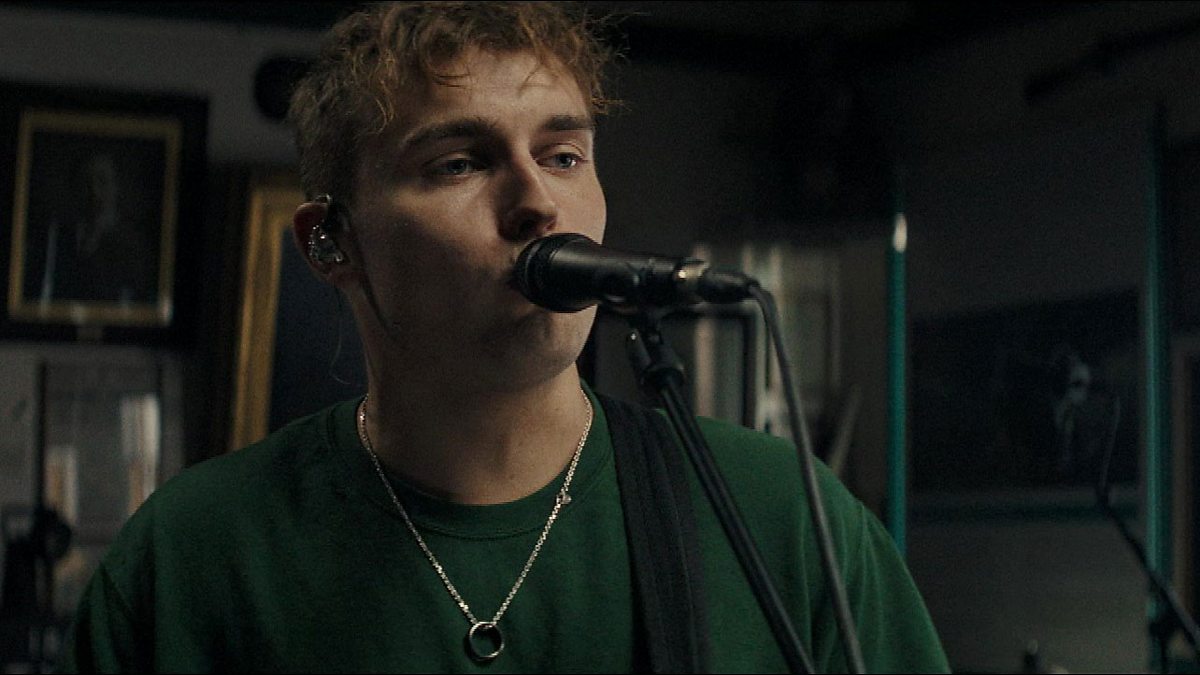 Трек сэма. Play God Sam Fender.