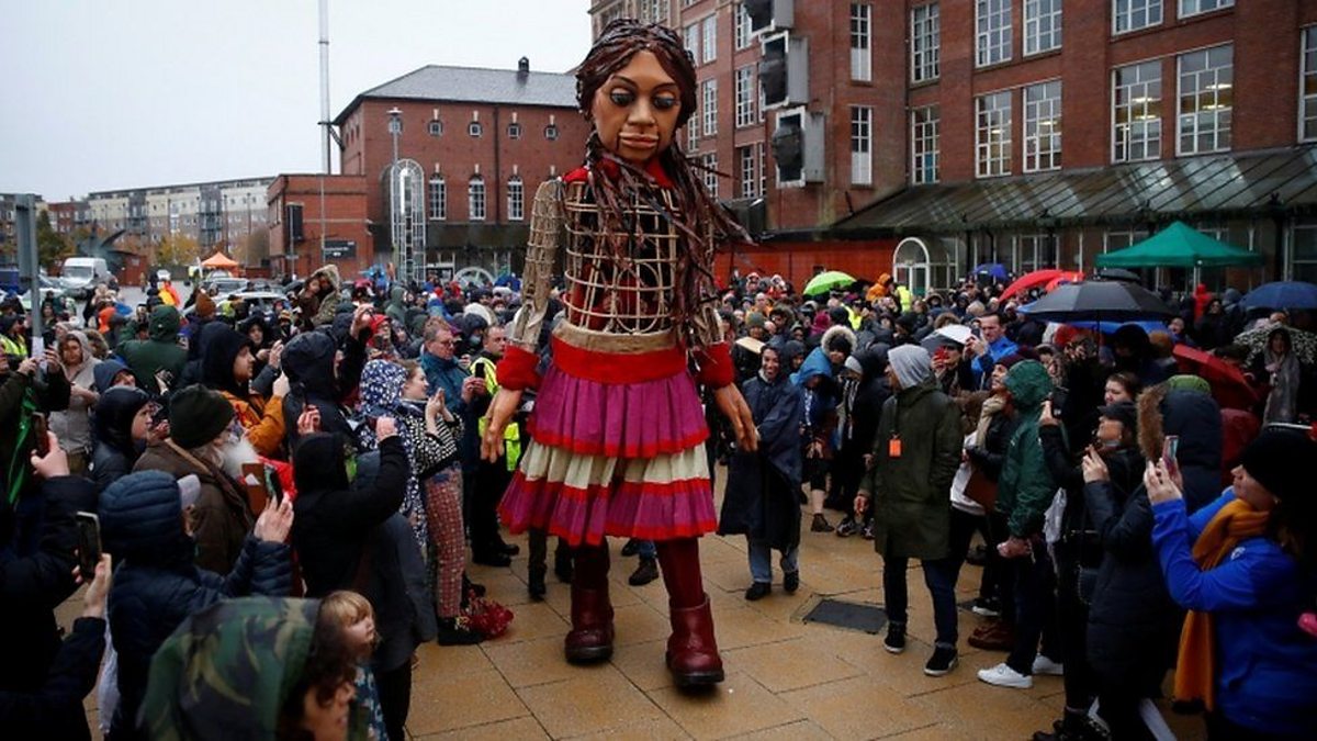 BBC Giant puppet ends 5000mile journey in Manchester