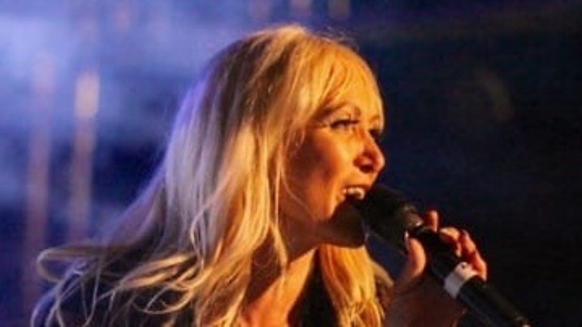 BBC Radio Newcastle Anna Foster, Lorraine Crosby pays tribute to