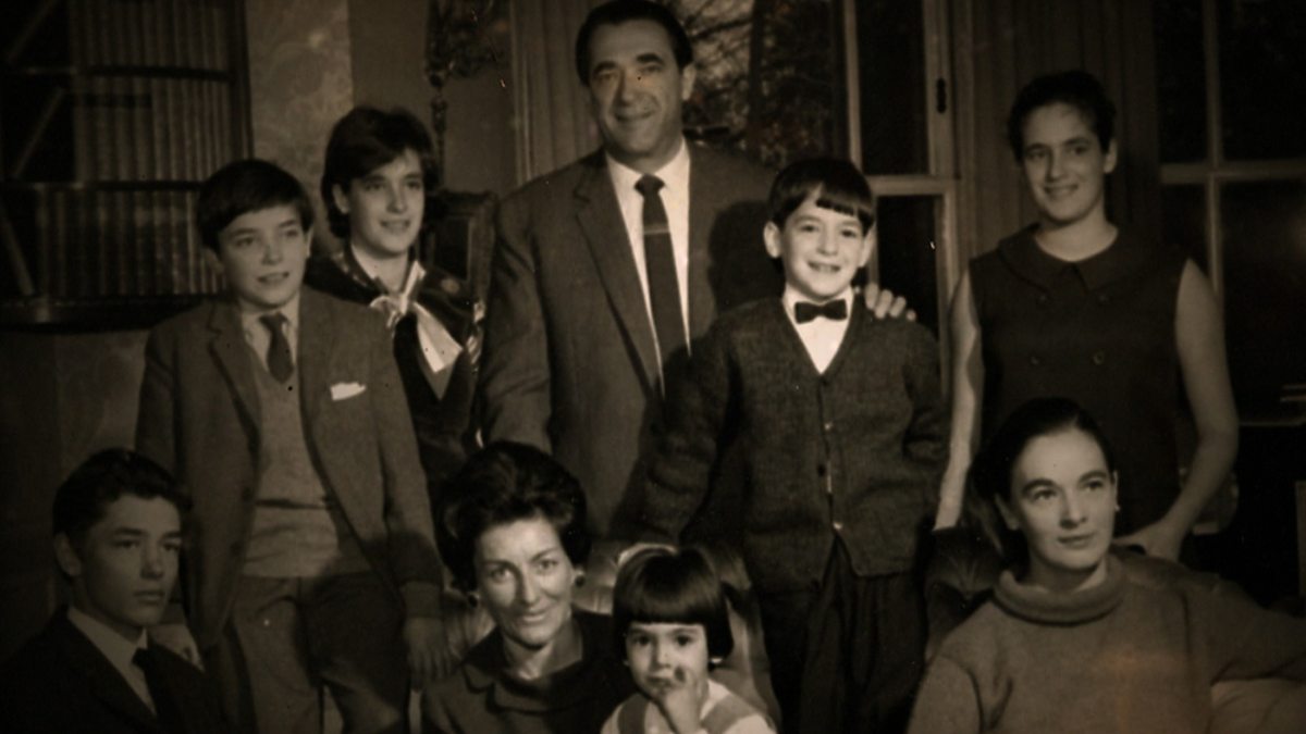 BBC Two House of Maxwell, Series 1, Episode 1, The Maxwell family's