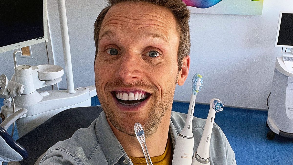 Is an electric toothbrush the best way to clean your teeth? - BBC