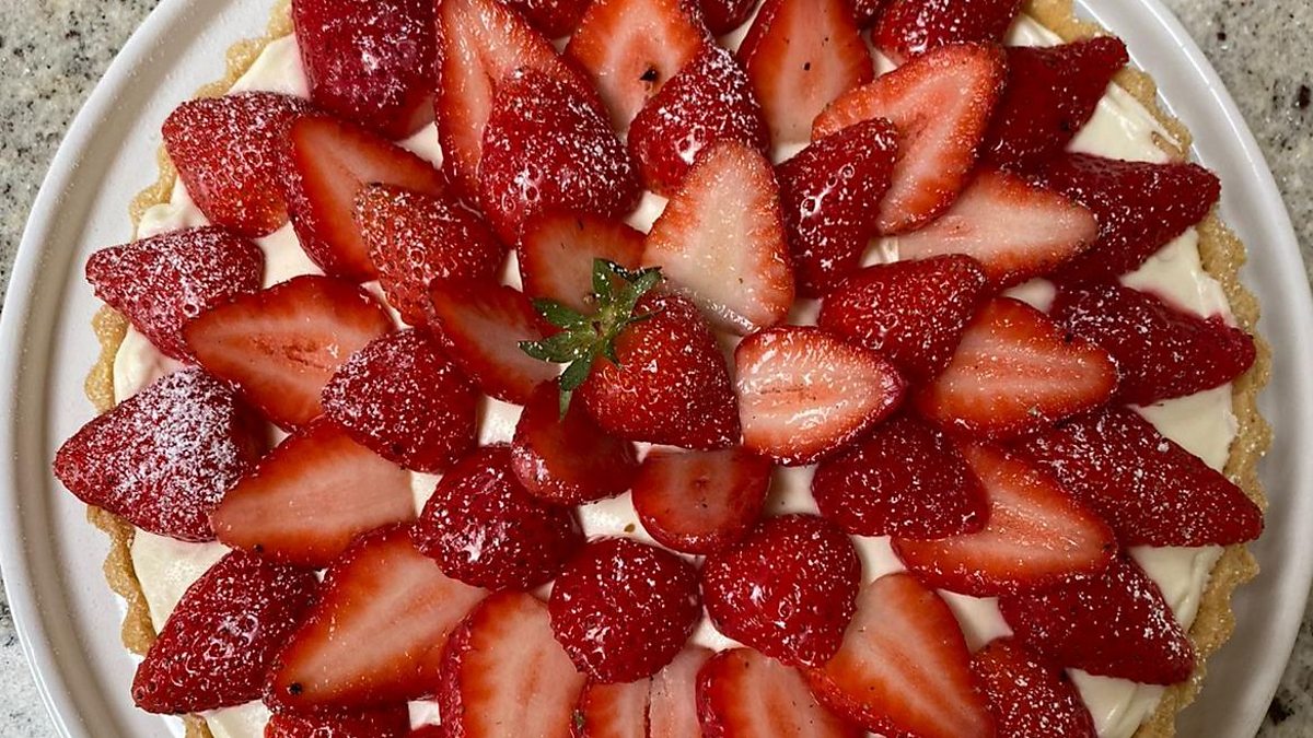 BBC One - Morning Live - Nancy's Strawberry Tart